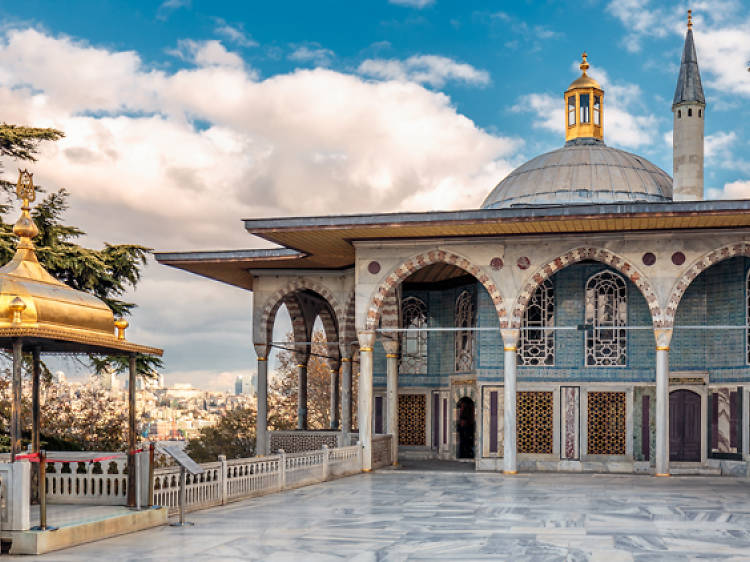 Wander inside the Topkapı Palace