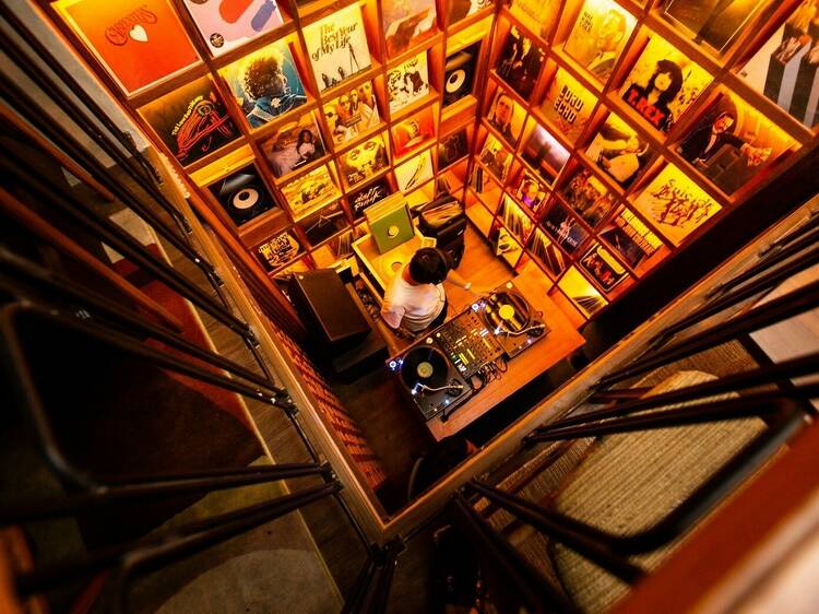 10 Music Bars นั่งชิลและดื่มด่ำเสียงดนตรี